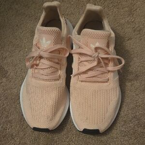 Adidas Pink Sneakers Sleek Knit Design